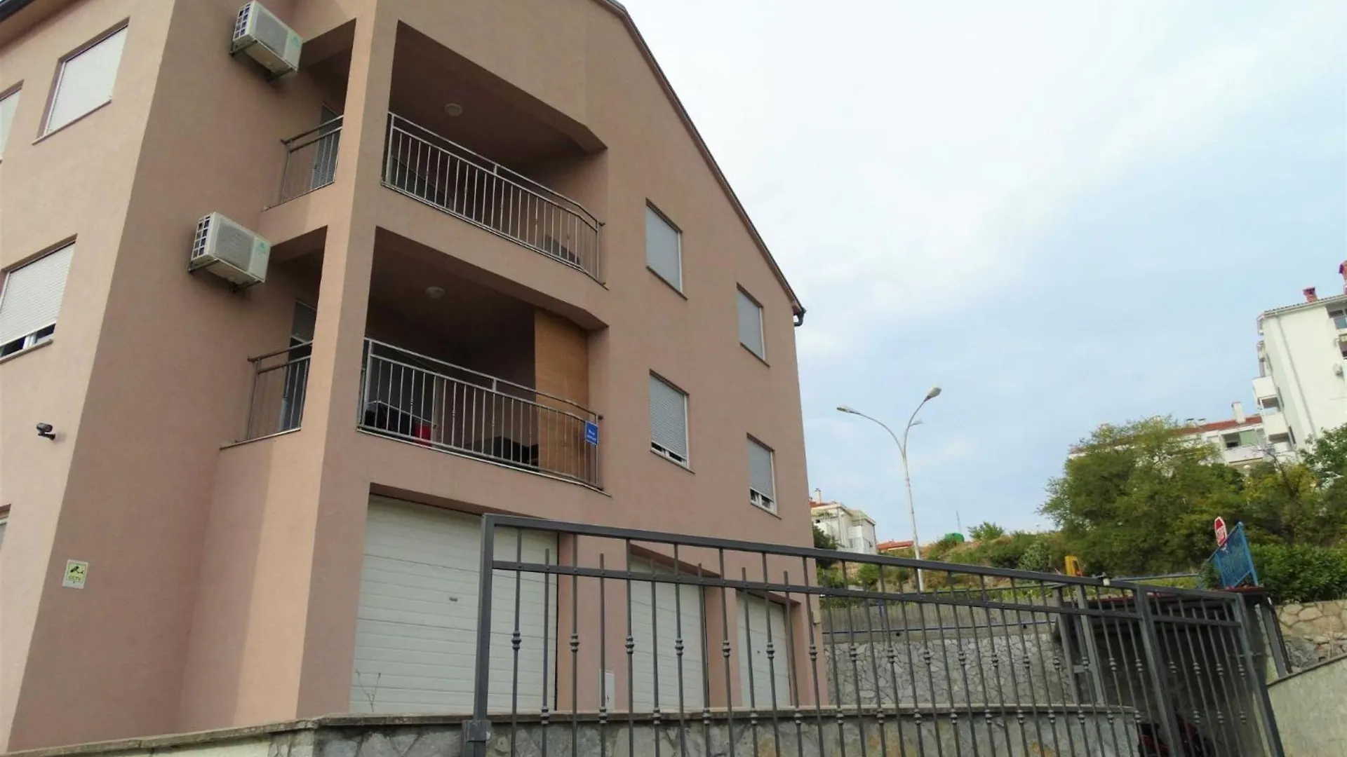 S Sea Apartment With Sea View And Balcony Crikvenica