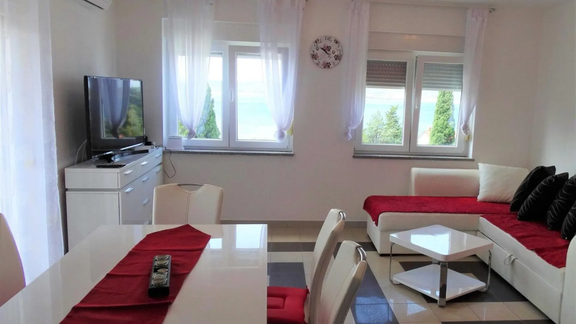 S Sea Apartment With Sea View And Balcony Crikvenica
